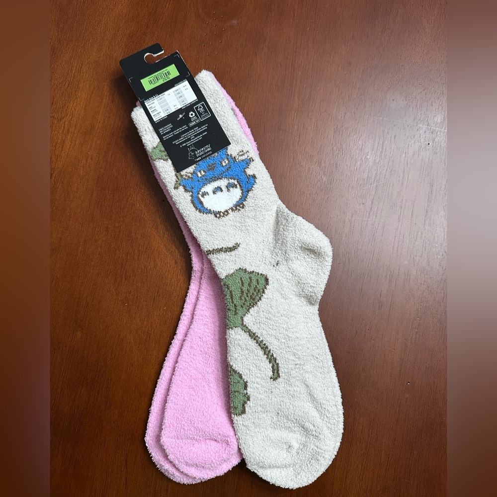 My Neighbor Totoro 2-Pair Ginkgo Leaf Cozy Socks - Picture 4 of 5